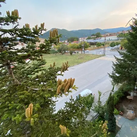 House - Spacious With 2 Bedrooms And Mountain View