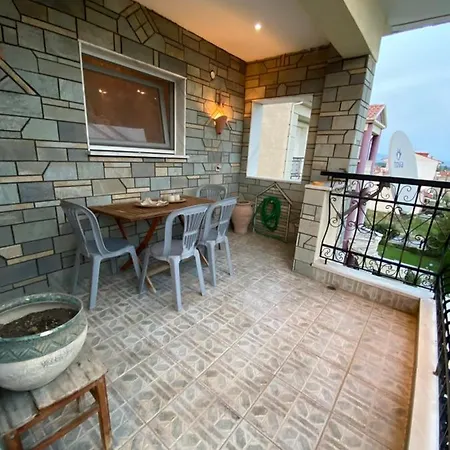 House - Spacious With 2 Bedrooms And Mountain View