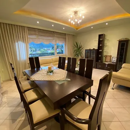 Apartament House - Spacious With 2 Bedrooms And Mountain View *