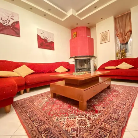 House - Spacious With 2 Bedrooms And Mountain View *